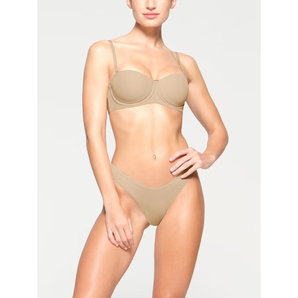 SKIMS NWT Fits Everybody Strapless Bra - Size 30A